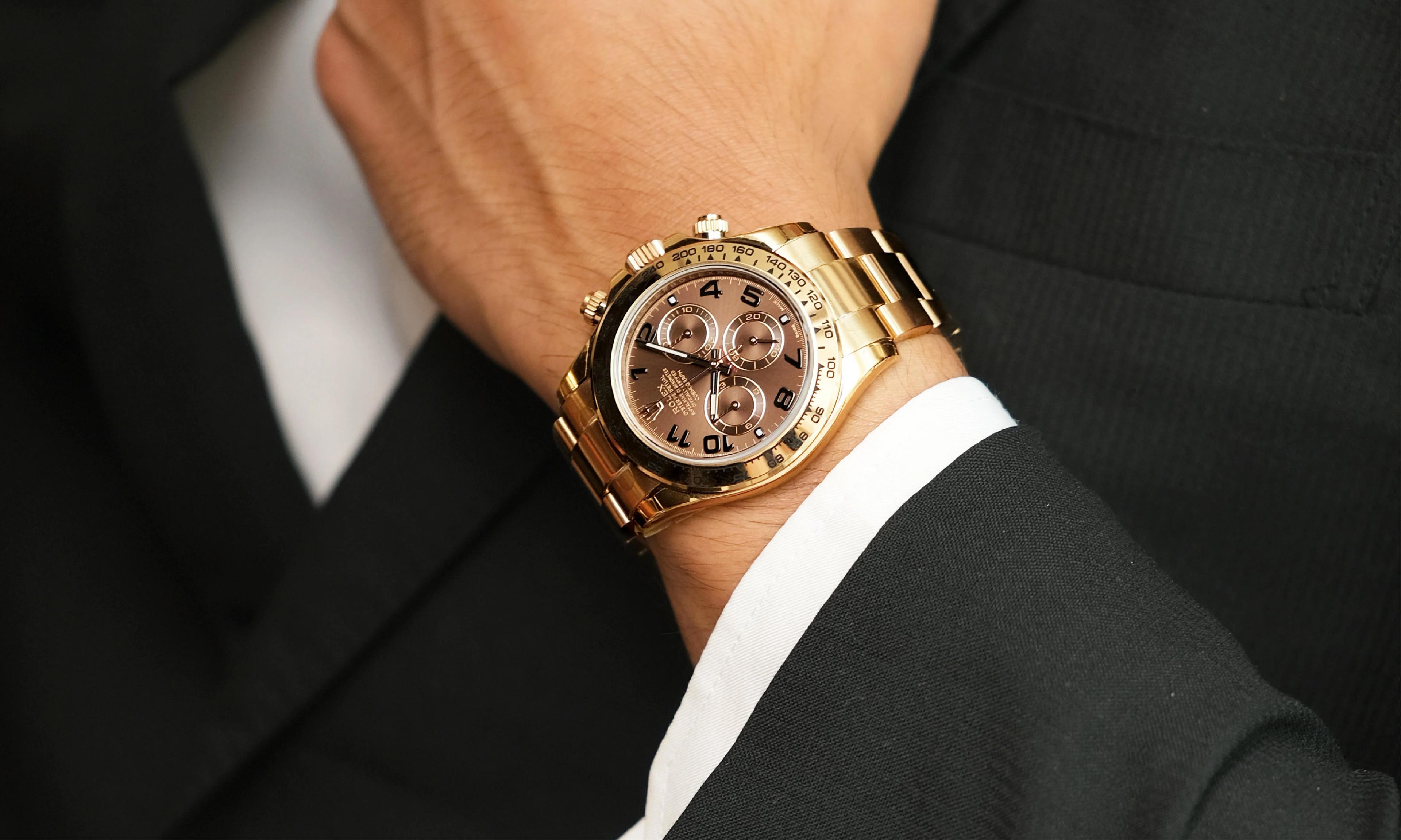 Tips Memilih Jam Tangan Mewah yang Cocok Untuk Outfit Pria
