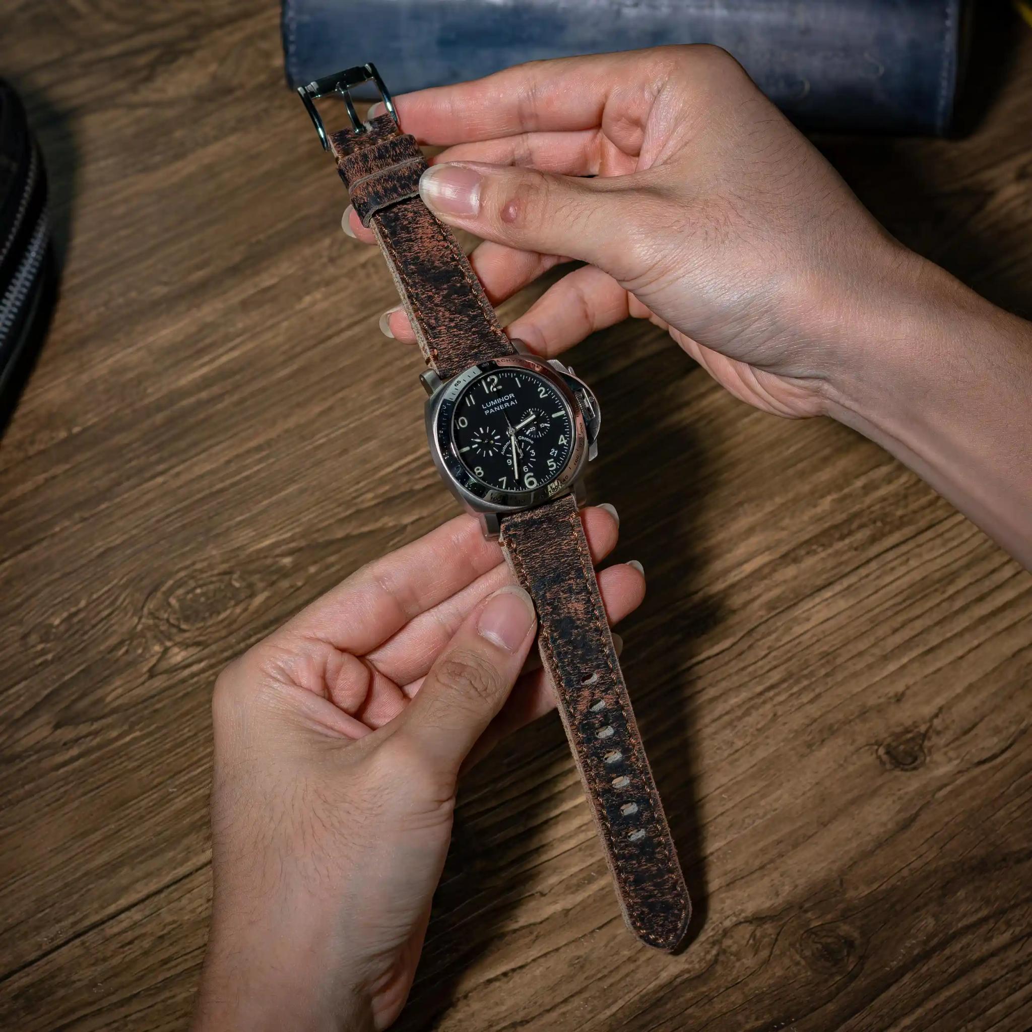 Blackbay-leather-strap-on-Panerai-Luminor-PAM00072-made-by-Gunny-straps