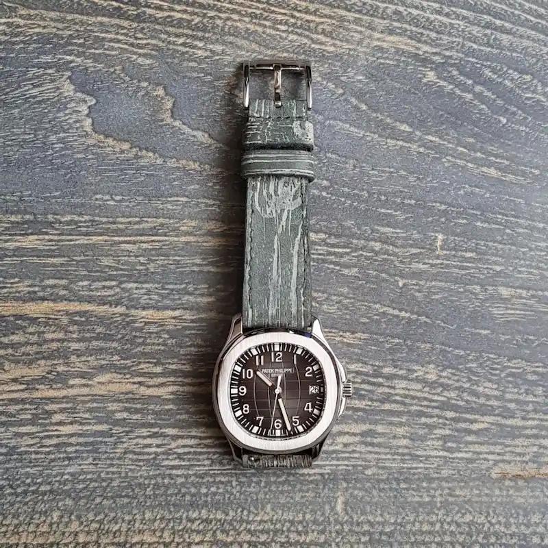 wood-2-leather-strap-on-patek-philippe-aquanaut-made-by-Gunny-Straps