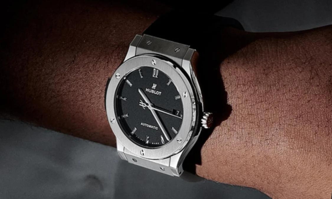 Hublot Classic Fusion 45mm Titanium - Elegansi Modern dalam Jam Tangan Mewah